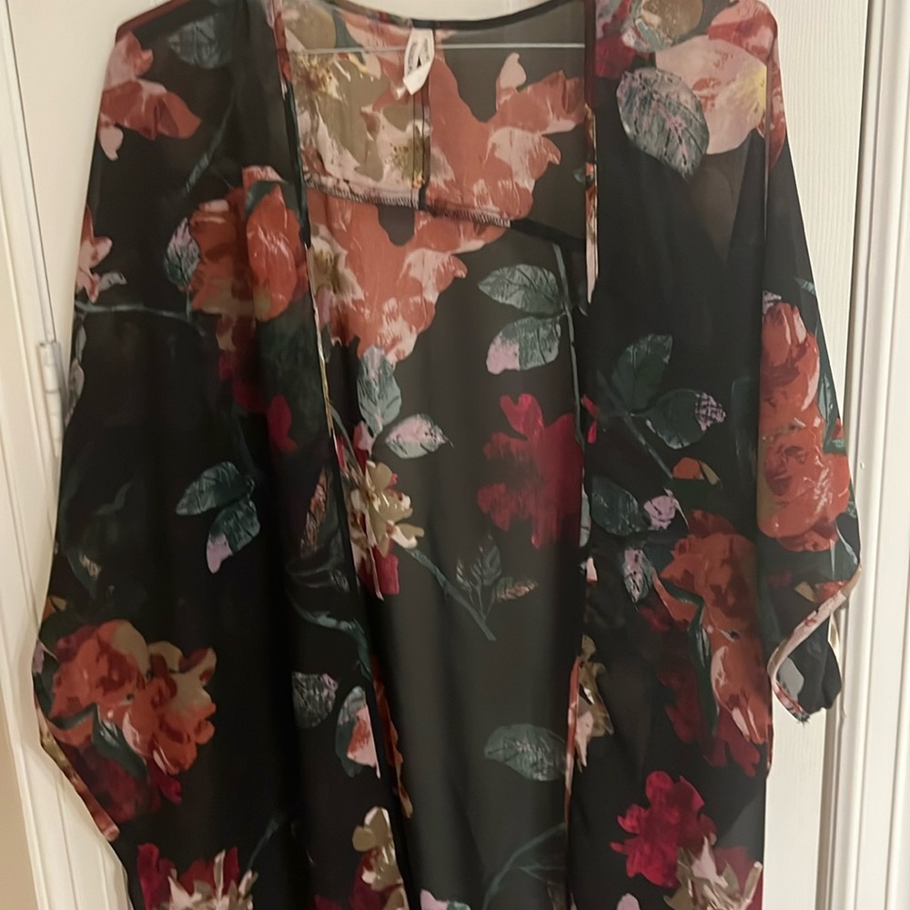 Black floral kimono/cover—1x